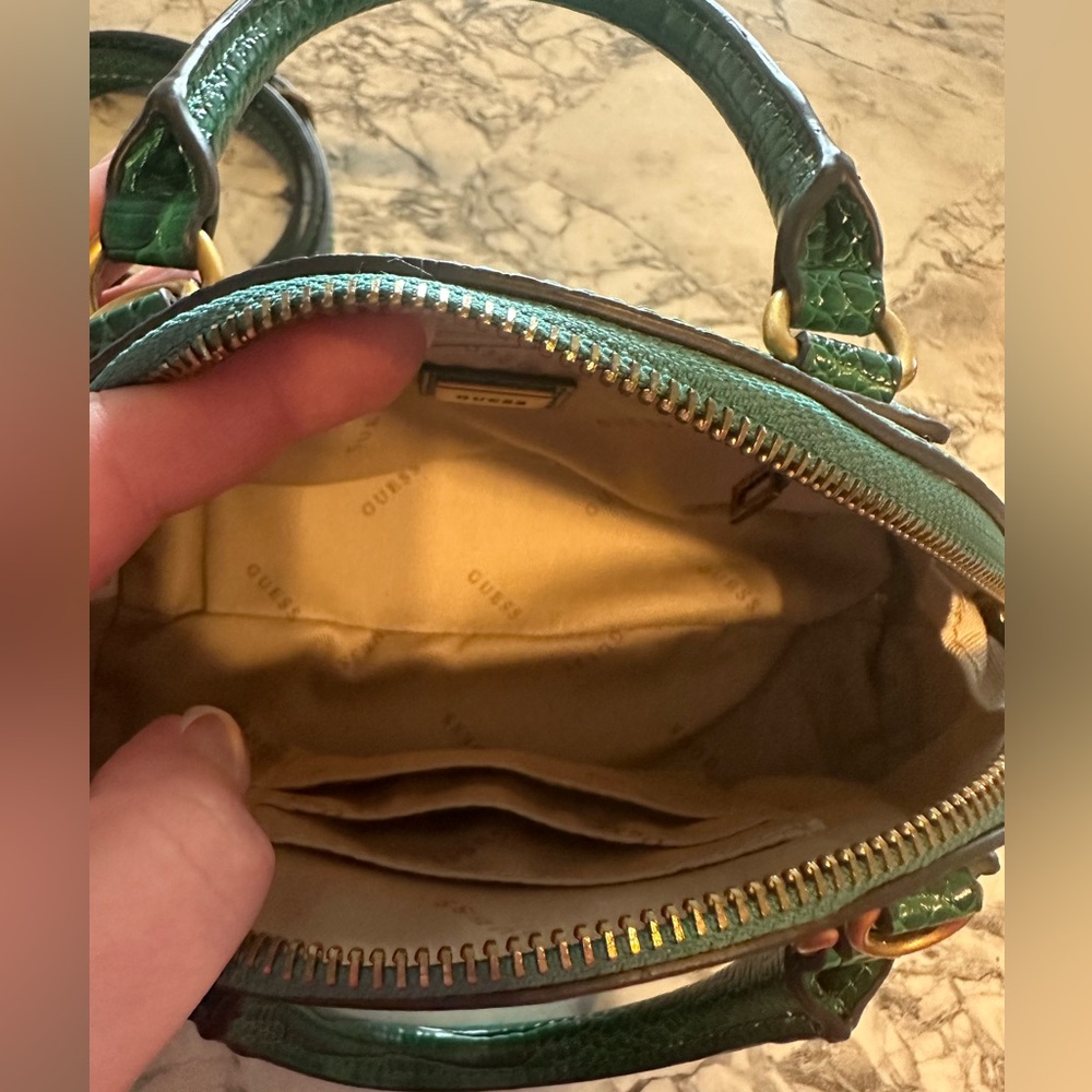 Guess Shilah Mini Dome Bag 💚 - Picture 5 of 6